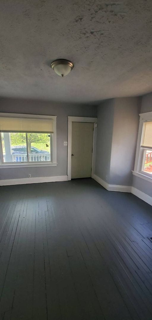 Building Photo - Charming 4-Bedroom Property in Prime Location
