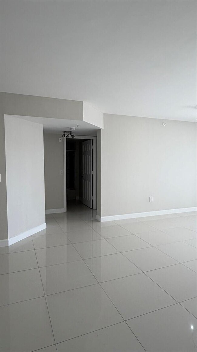 Building Photo - 5065 Wiles Rd
