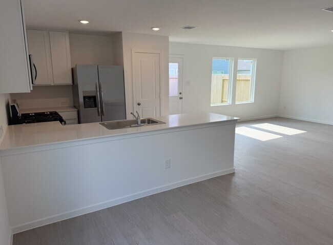 Foto del edificio - 12507 Mountain Daisy Rd