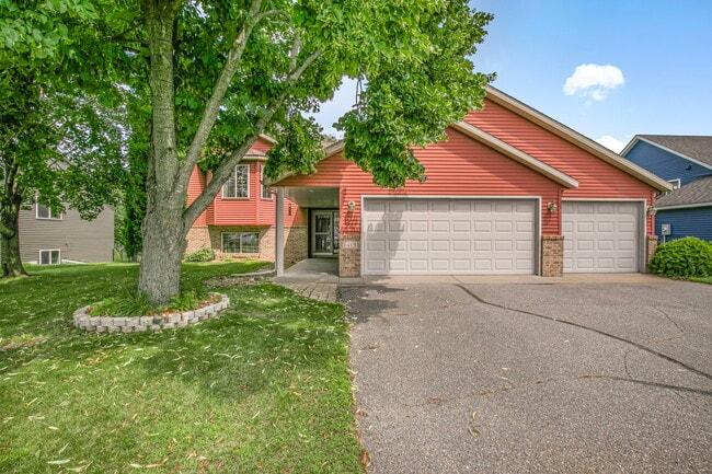 Building Photo - 1419 Hillside Ct
