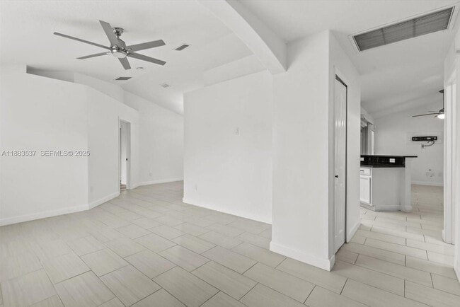 Building Photo - 1392 SW Sudder Ave