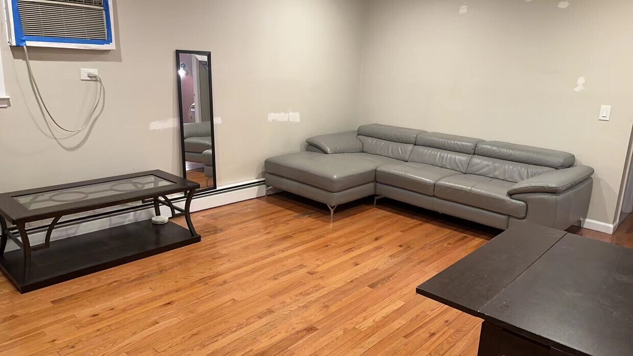 Foto principal - 78 Kilburn Rd S