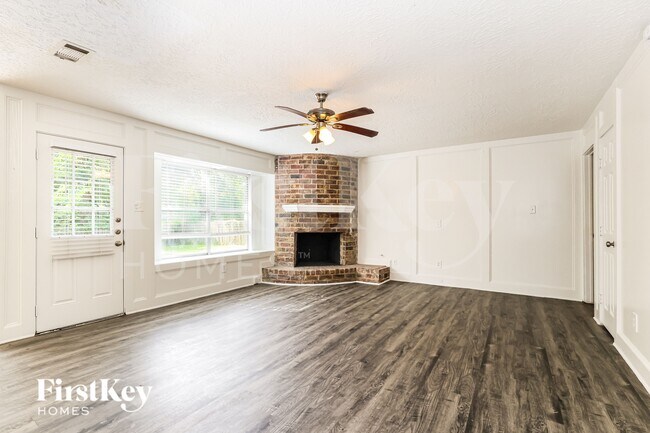 Foto del edificio - 24106 Creekview Dr