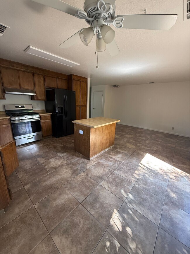 Foto del edificio - 5083 Moss Creek Cir
