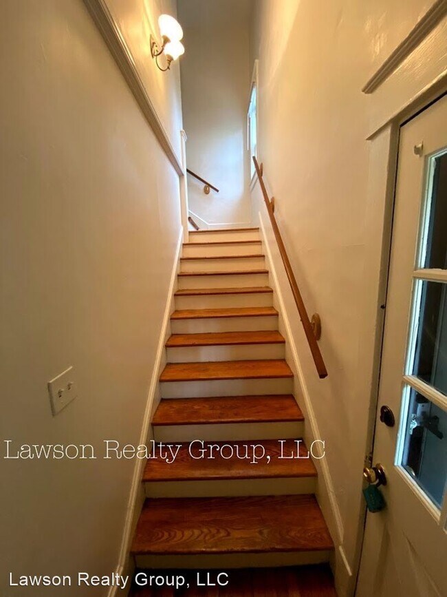 Building Photo - 1806 Stratford Pl SW