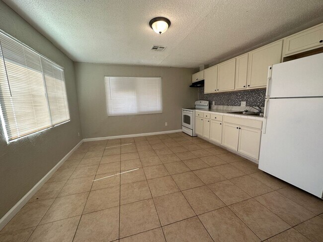 Foto del edificio - 2 Bedroom Condo