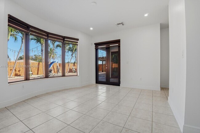 Building Photo - 16401 NW 77th Pl