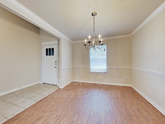 Foto del edificio - 3033 Lakefield Dr