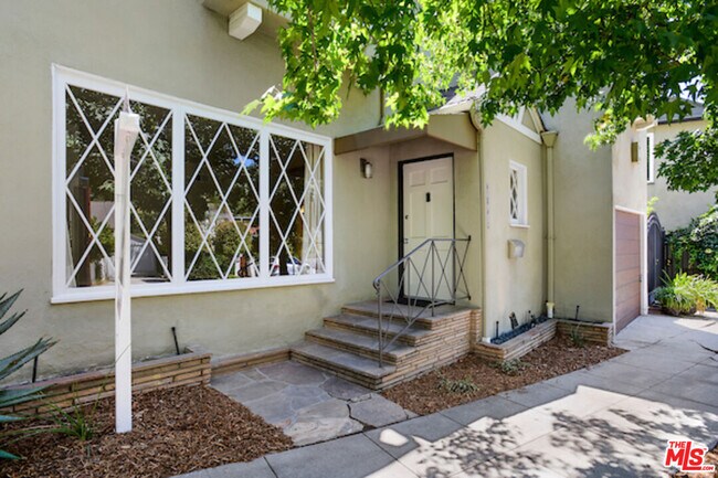 Foto del edificio - 2326 Canyon Dr