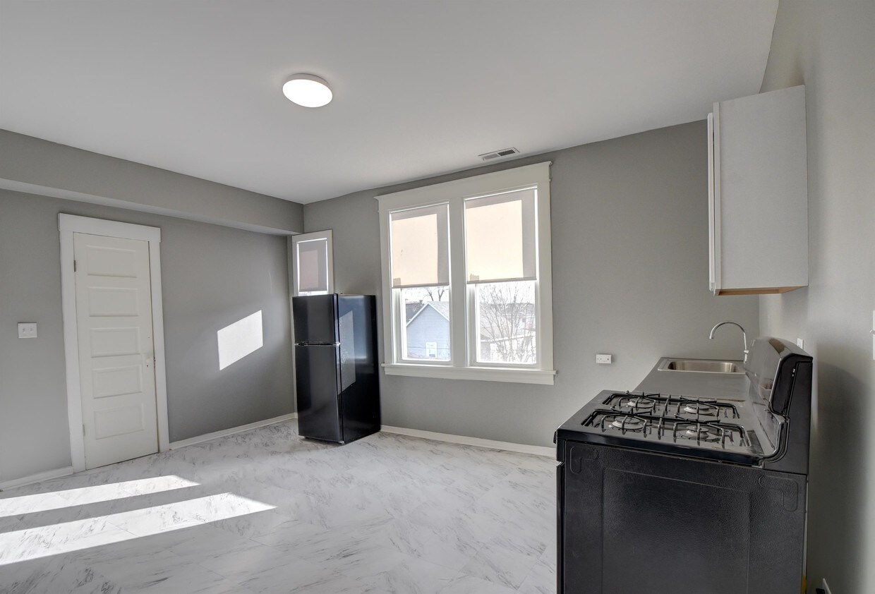 Foto principal - 3821 Deodar St