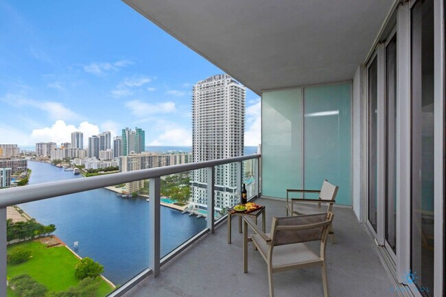 Foto del edificio - 2602 E Hallandale Beach Blvd