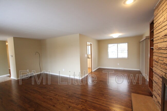 Building Photo - 2065 Eldridge St
