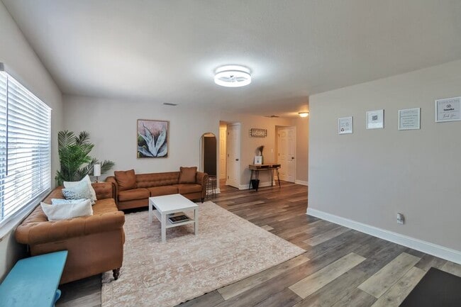 Photo - 3202 E Jean St House