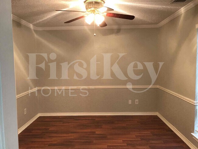 Foto del edificio - 12906 Elmington Ct