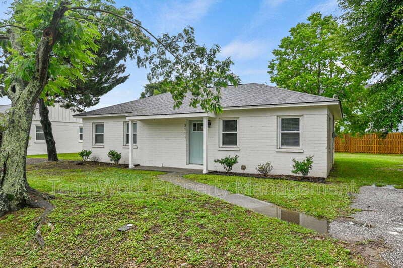 Primary Photo - 3111 Azalea Dr