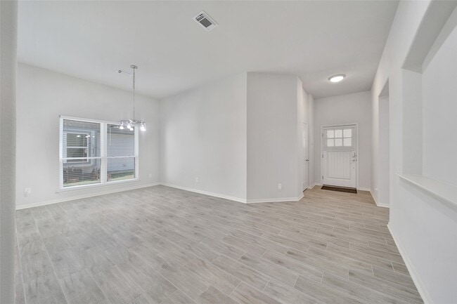 Building Photo - 19310 Young Oak St