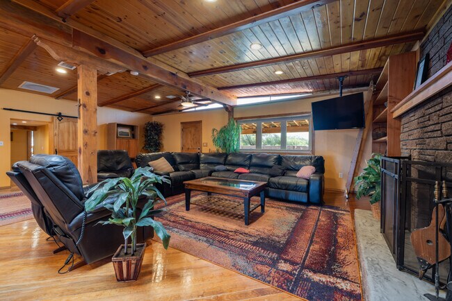 Foto del edificio - 10128 2nd St NW