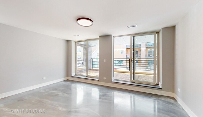Building Photo - 3253 N Elston Ave