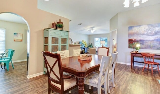 Foto del edificio - 90 Reeding Ridge Dr E