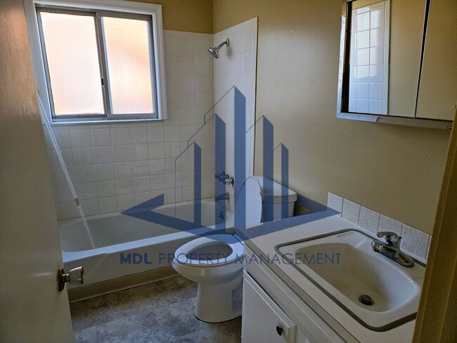 Building Photo - 2215 Weiss St