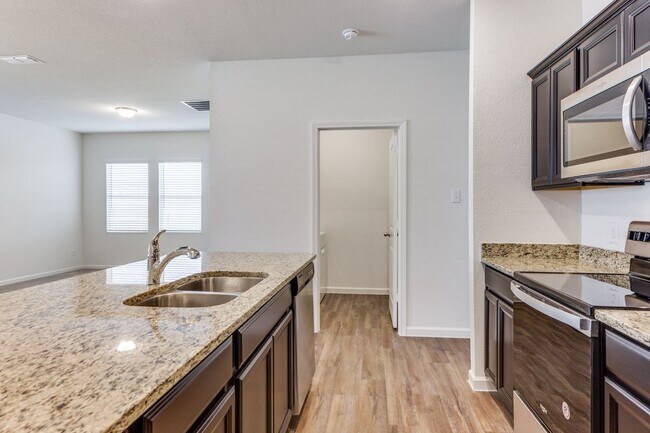 Building Photo - 1816 Wolf Run