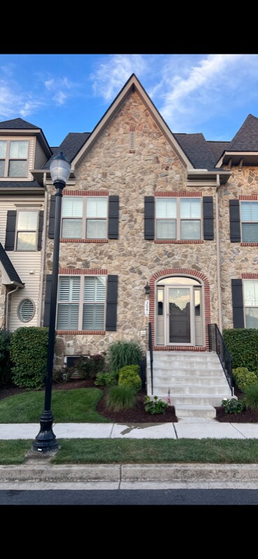 Foto principal - 3041 Jacobs Garden Ln