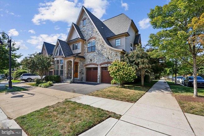 Building Photo - 448 Salk Cir