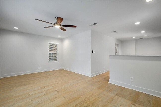 Building Photo - 119 El Paso St