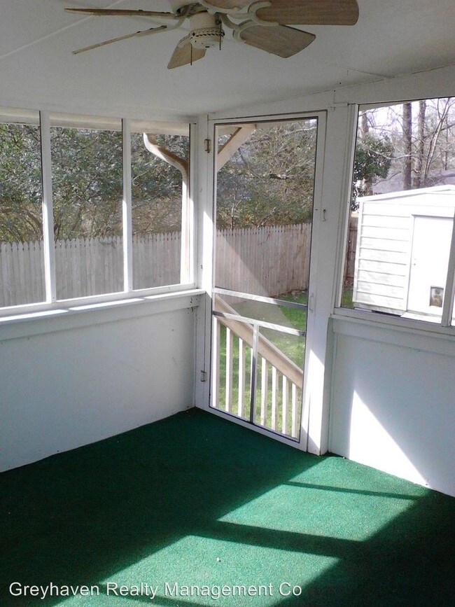 Building Photo - 8322 Hamilton Oaks Dr