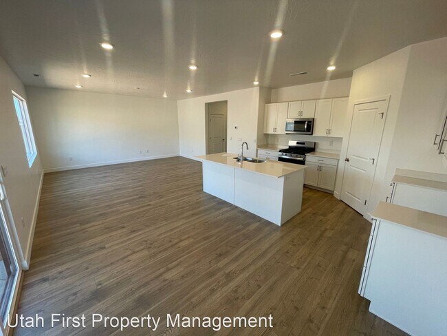 Building Photo - 4 br, 2.5 bath House - 1444 S Ripple Rock ...