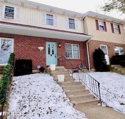 Foto principal - 2828 Klein St