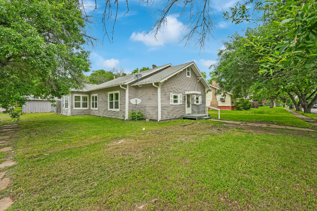 Building Photo - 610 Williams Ave