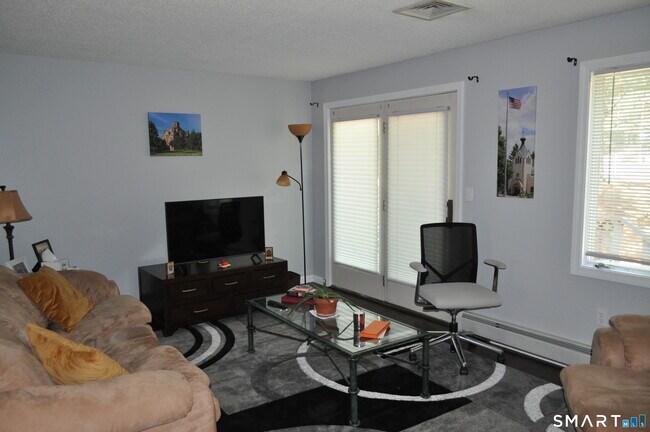 Foto del edificio - 110 Songbird Ln