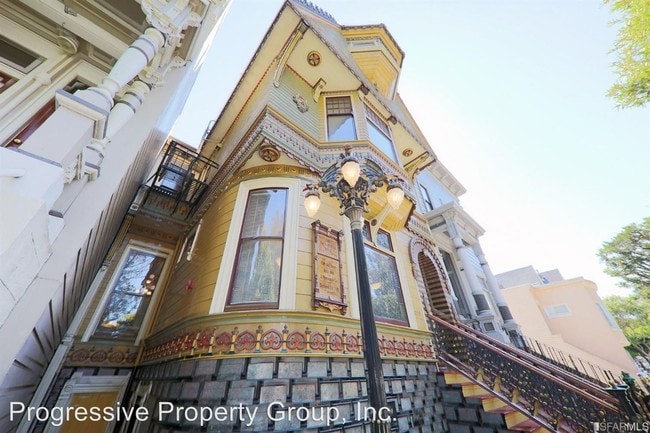Building Photo - 1709 Oak St