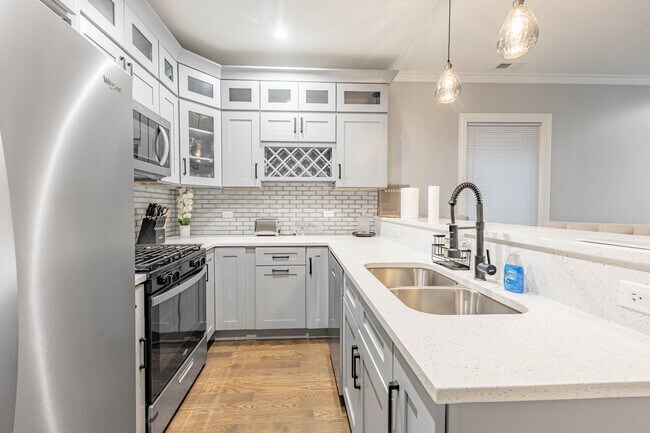 Foto del edificio - 4634 S Langley Ave