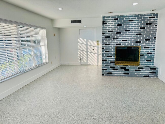 Building Photo - 13815 Good Life Rd