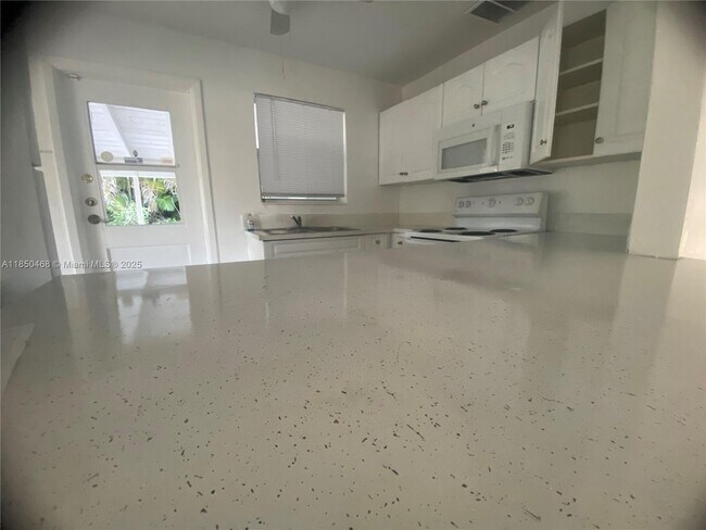 Foto del edificio - 4557 NW 3rd St