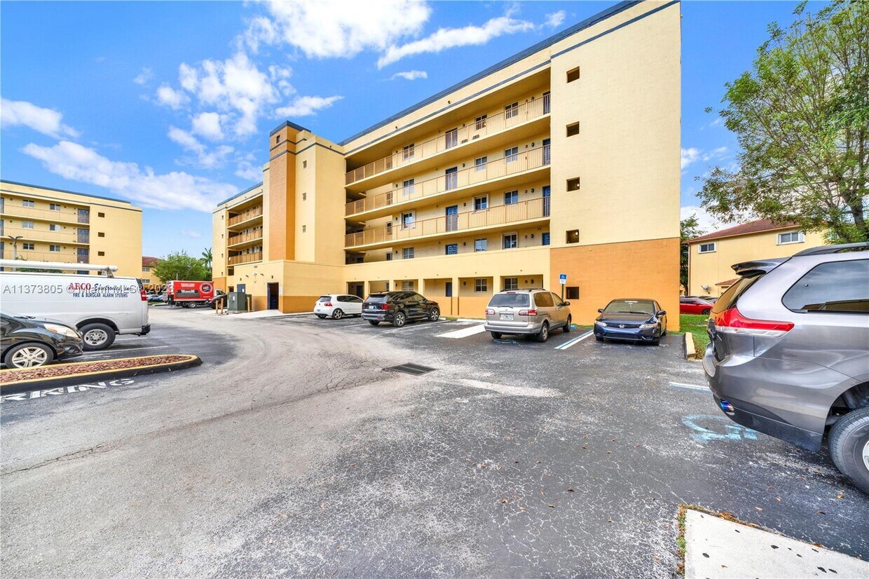 14951 SW 82nd Ln Unit 17501, Miami, FL 33193 Condo for Rent in Miami