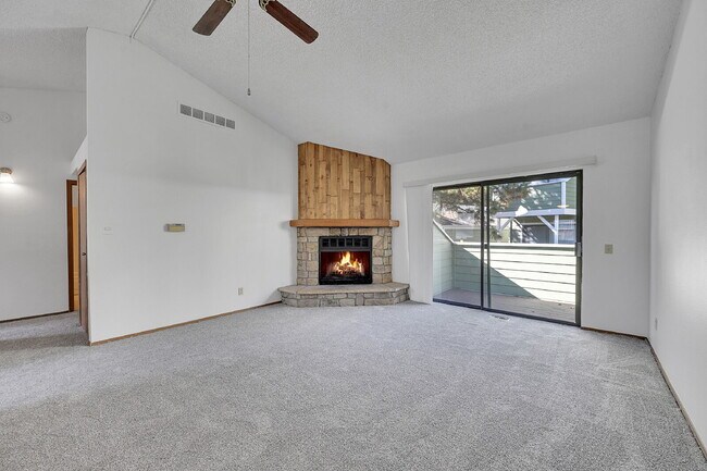 Foto del edificio - $2,085.00 - 3 Bedrooms, 2 Bathrooms Townhouse in Aurora with Washer and Dryer!