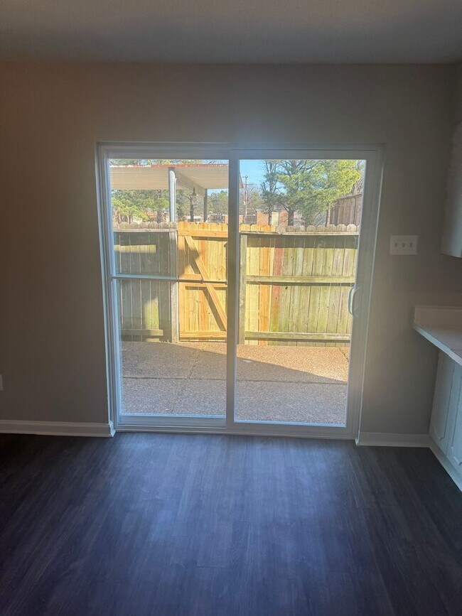 Photo - 996 University St Townhome