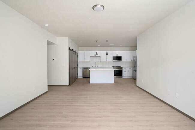 Building Photo - The Vistas Apartments at Beacon Hill