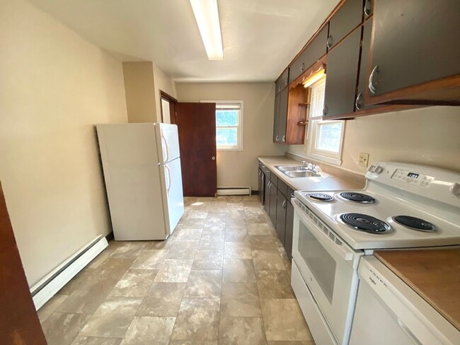 Foto del edificio - 4 Bed 2 Bath Home!