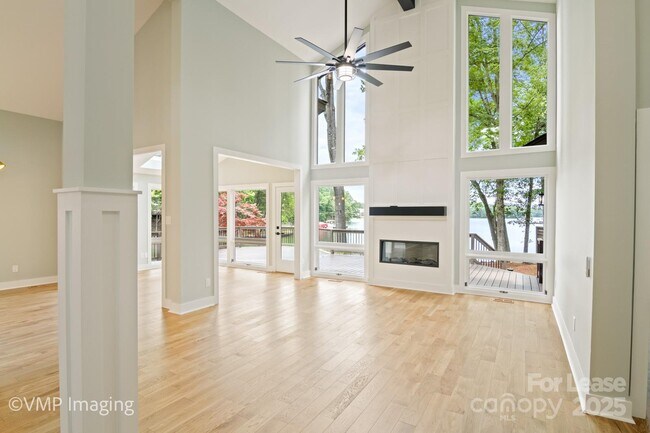 Foto del edificio - 449 Windward Dr