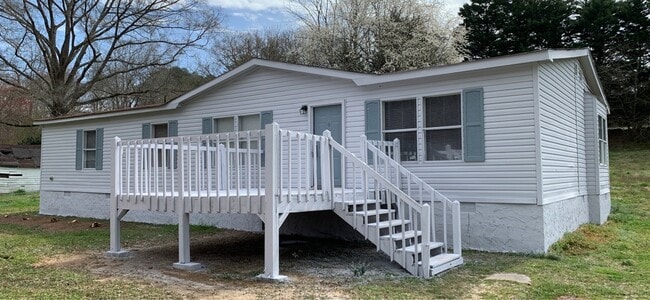 Building Photo - 858 Lake Creek Rd