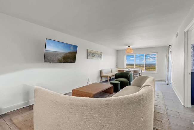 Building Photo - 511 S Ocean Blvd