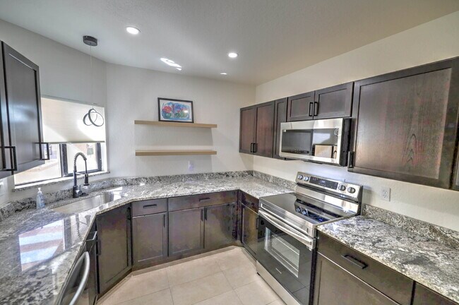 Foto del edificio - "Charming 2-Bed, 2-Bath Townhouse Retreat in Tucson – Spacious 1176 Sq Ft Living!"