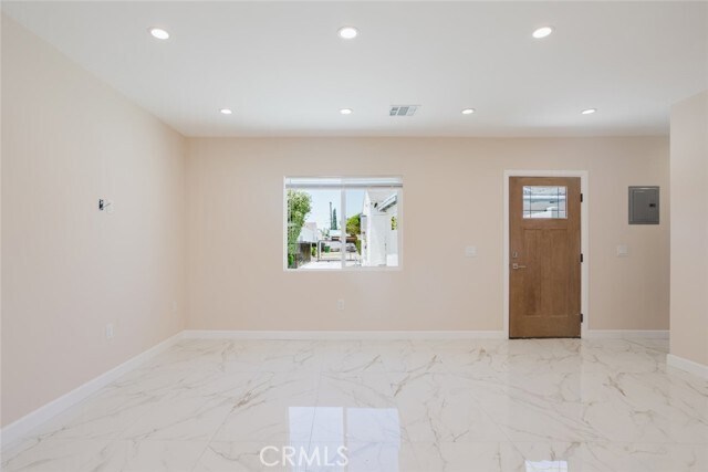 Foto del edificio - 6550 Beeman Ave