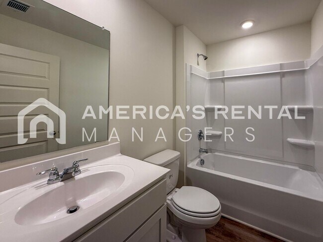 Foto del edificio - Available for Move-In Soon! Available to V...