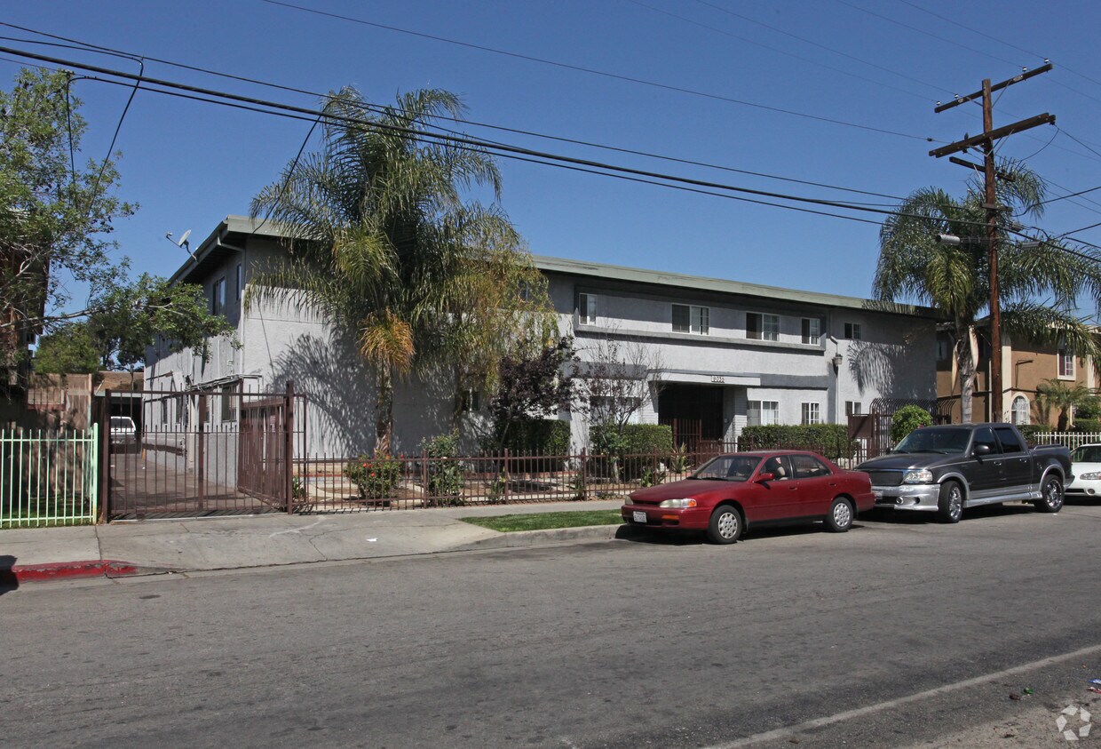 Primary Photo - 9035 Orion Ave