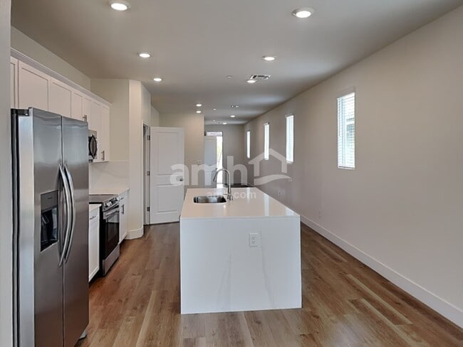 Building Photo - 510 Silverbell Fls Pl